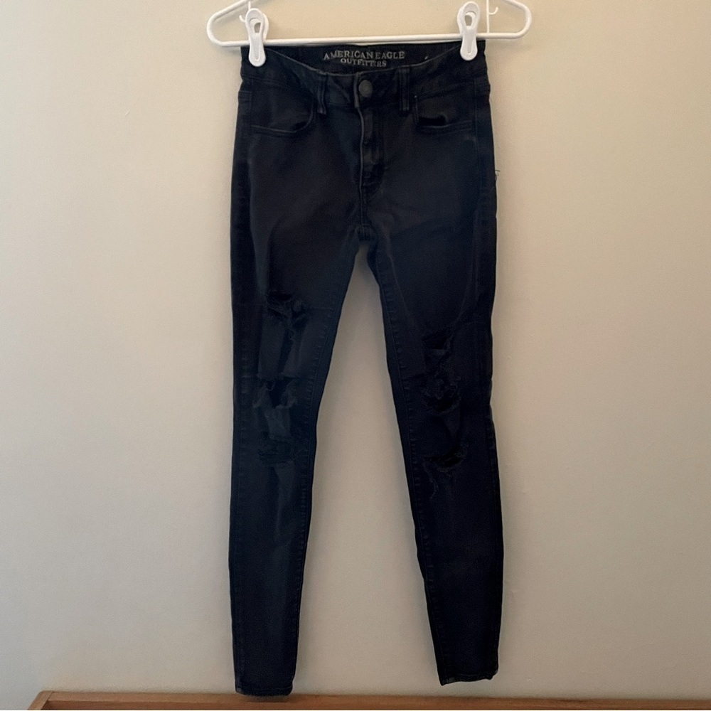 American Eagle super super stretch jegging very distressed black denim casual